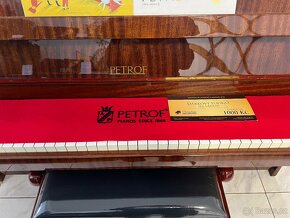 Menší pianino Petrof se zárukou 2 roky, první servis zdarma. - 2