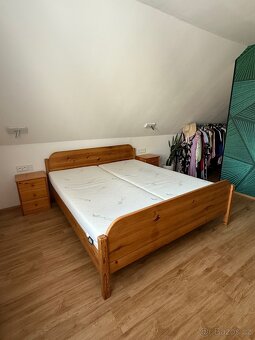 Masivní borovicová postel 180x210cm + matrace + noční stolky - 2