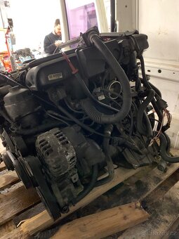 Motor m54 b25 - 2