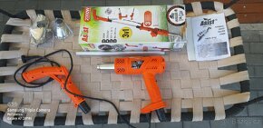Elektrický vypalovač trávy a plevele 2000W - 2