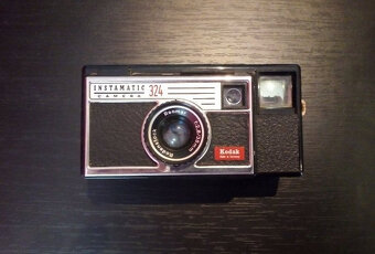 Kodak Instamatic 324 - 2