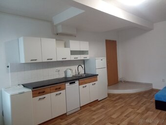Pronájem bytu 1+kk 33,8 m² Hradec Králové, Nerudova - 2