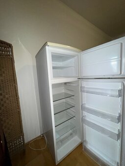 Lednice s mrazákem Electrolux EJ2801AOW2 - plně funkční - 2