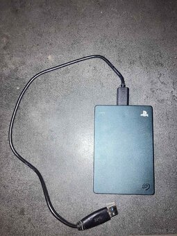 PS5 s mechanikou a hrama + 2TB externí uložiště - 2