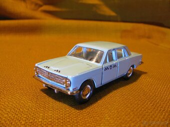 MODEL TAXI VOLGA GAZ  24 kovový model 1:43 SSSR - 2