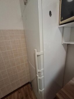 Lednice s mrazákem Elektrolux EN 3201MOW. - 2