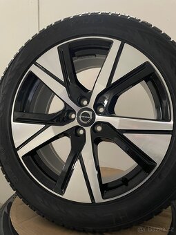 Original zimni kola Volvo XC40 Recharge pneu 95% - 2