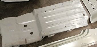 Podlaha Suzuki Samurai - 2