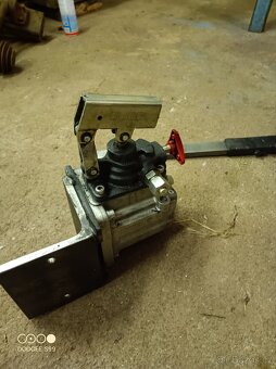 Ruční hydraulická pumpa - 2