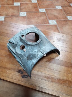 Kryt karburátoru panelka - 2