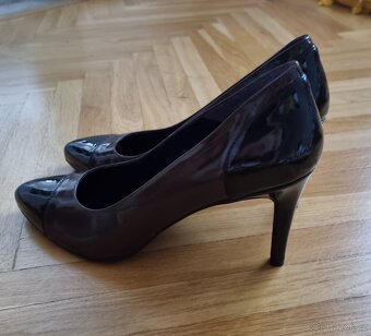 NOVÉ(nenošené)SALAMANDER LODIČKY VEL.42 (lakované) - 2