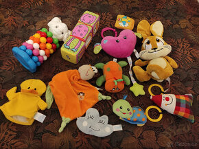 Hračky pro miminko - chrastítka, kousátko, plyšáci - 2