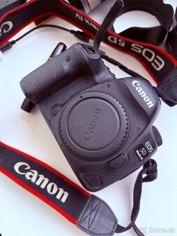 Canon 5D Mark IV + objektivy + příslušenství + batoh - 2