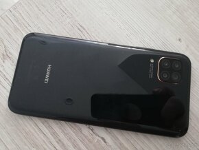 Zánovní Huawei p 40 lite - 2