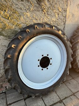 Prodám fungl nová kola na ZETOR25K, nové i duše - 2