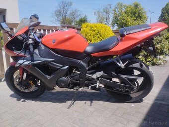 Yamaha R1 - 2