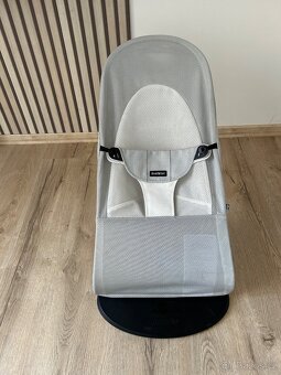 Babybjorn lehátko- houpátko Balance Soft Mesh - Silver/White - 2