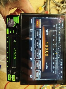 Vyjížděcí autorádio android 2gb ram 32hdd android auto - 2
