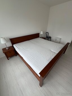 Postel 200 x 200 včetně stolků a matrací - 2