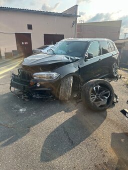 BMW X5 XDRIVE 3.0 D - rok 2014 -buď komplet nebo na díly - 2