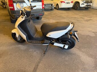 Elektroskůtr EON E-MAX 90S 2014 1130km - 2