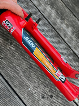 Odpružená vidlice Rock Shox Judy XC MTB retro - 2