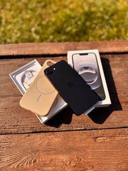 Apple iPhone 16e, 128GB, černý - 2