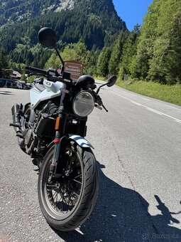 husqvarna vitpilen 401 , najeto 3200 km, zaruka - 2