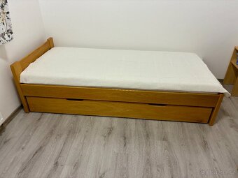 Jednolůžková postel dubu s výsuvným úložným prostorem. - 2