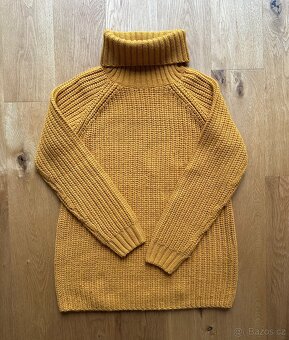 Dlouhý svetr s rolákem vel.38 - 2