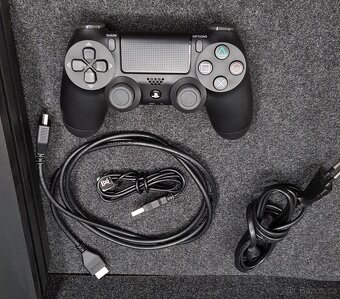 Konzole Sony PS4 Pro 1TB, velmi pěkný stav, novější verze - 2