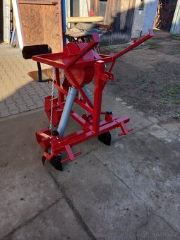 Sazeč česneku a cibule - 2