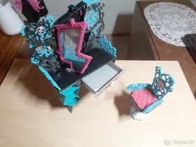 Monster High Toaletní stolek pro Frankie Stein Y040 - 2