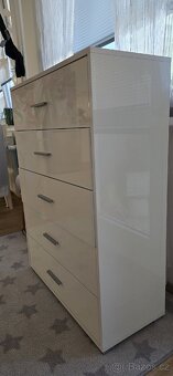 Bílá komoda vysoký lesk - 2