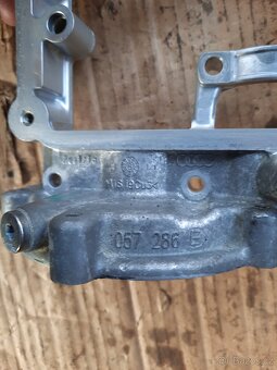 DOMEČEK VAČEK PRAVÉ HLAVY - Audi Q7-4.2 TDI-BTR - 2
