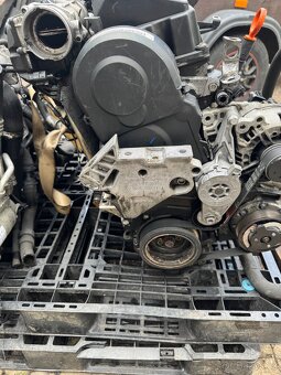 PRODÁM MOTOR BMM 2.0 TDI 103 KW S DSG PŘEVODOVKA - 2