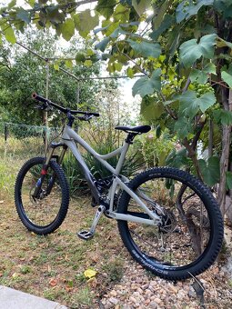 CELOODPRUŽENÉ HORSKÉ KOLO GIANT REIGN ZERO RÁM L, KOLA 26” - 2