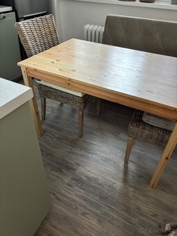Jídelní borovicový stůl - 2