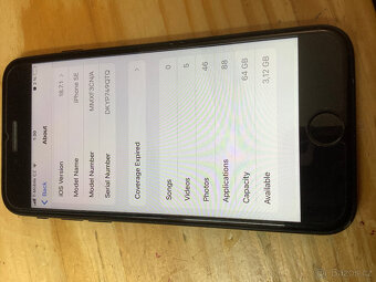 Rok používaný Apple iPhone SE (2022) 64GB černý, 87% baterie - 2