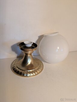 Prodám pěkný starý mosazný lustr, skleněné stínidlo z bíléh - 2