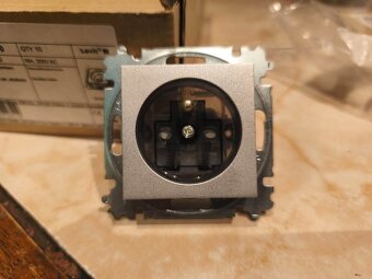 prodám zásuvky - 2