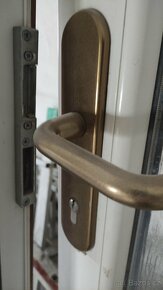 Vchodové bezpečnostní dveře, bílo-hnědé - 2