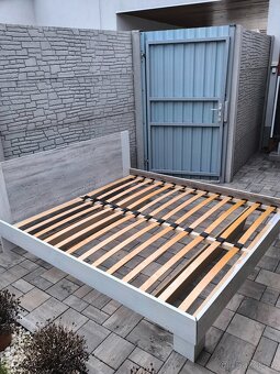 Prodám manželskou postel 180cm x 200cm - 2