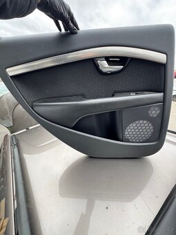Kožený interiér Volvo V70 P3 - 2
