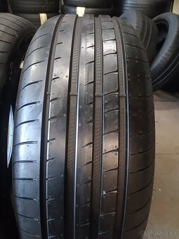 2xletní pneu 225/45/19. Goodyear.Runflat. - 2