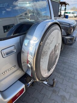 Suzuki Jimny - chromový kryt rezervy - 2