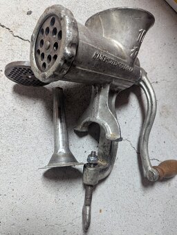 Mlýnek na klobásy - 2