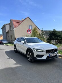 Volvo V60 Cross Country D4 AWD 2.0 140kw automat 4x4 - 2