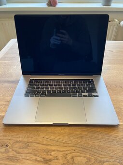 MacBook Pro 2019 | i9 | 90% baterie | záruka 12 měsíců - 2