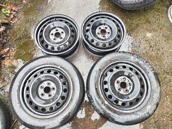 Toyota plechové disky 15" včetně poklice a matic - 2